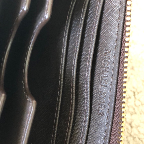 Michael Kors Logo Wristlet - Picture 4 of 5